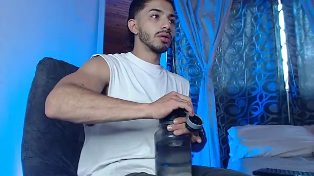 ArturoCardona  online show from May 10, 2026, 9:09 pm