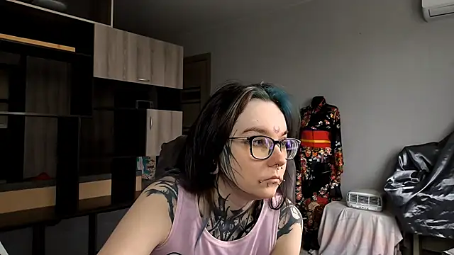 Snapshot of HighelikeGirl chatting on October 23, 2025, 7:51 am HighelikeGirl online show from October 23, 2025, 7:51 am