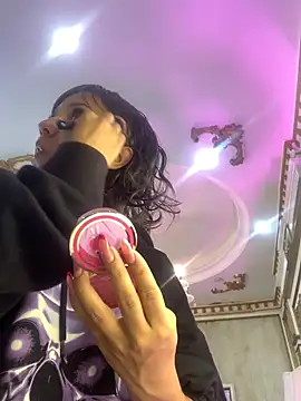 NikoYoon online show from October 14, 2025, 1:23 pm