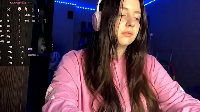 Snapshot of LauretteRagar chatting on October 15, 2025, 4:40 pm LauretteRagar online show from October 15, 2025, 4:40 pm