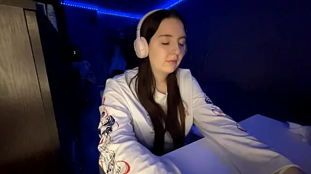 Snapshot of LauretteRagar chatting on October 20, 2025, 6:08 pm LauretteRagar online show from October 20, 2025, 6:08 pm