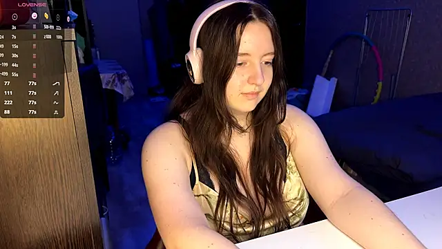 Snapshot of LauretteRagar chatting on October 24, 2025, 5:20 pm LauretteRagar online show from October 24, 2025, 5:20 pm