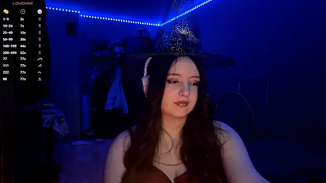 Snapshot of LauretteRagar chatting on October 31, 2025, 7:26 pm LauretteRagar online show from October 31, 2025, 7:26 pm