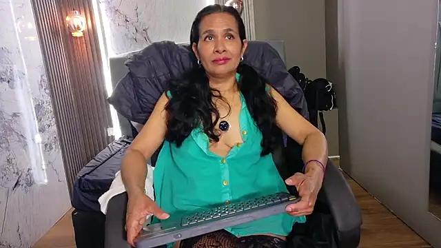 Vanessa 7  online show from January 17, 2026, 10:24 pm