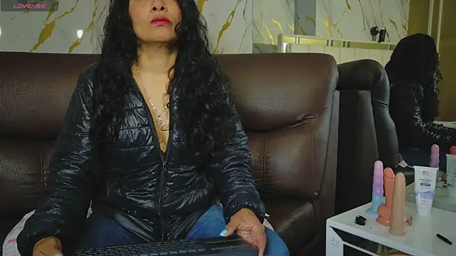 Vanessa 7  online show from August 7, 2026, 8:44 pm