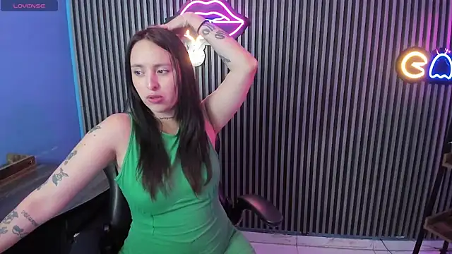 Snapshot of lunavelvet15 chatting on September 28, 2025, 4:18 am lunavelvet15 online show from September 28, 2025, 4:18 am