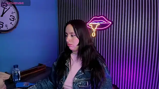 Snapshot of lunavelvet15 chatting on October 14, 2025, 12:17 pm lunavelvet15 online show from October 14, 2025, 12:17 pm