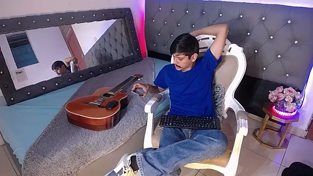 Charlie Cock  online show from September 9, 2025, 3:39 am