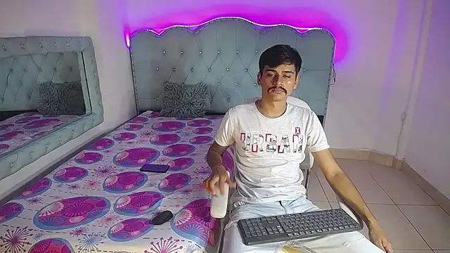 Charlie Cock  online show from September 12, 2025, 4:34 am