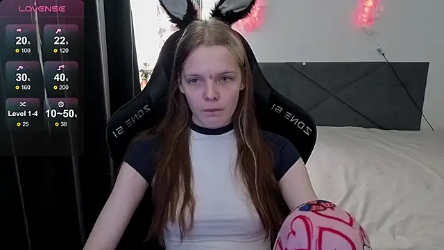 Snapshot of Luna_Navy chatting on September 13, 2025, 9:42 am Luna Navy online show from September 13, 2025, 9:42 am