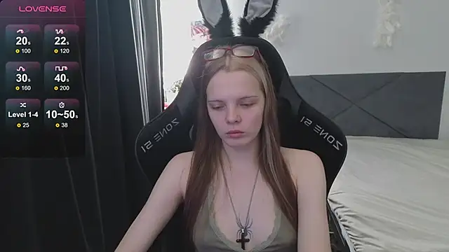 Snapshot of Luna_Navy chatting on September 30, 2025, 8:30 am Luna Navy online show from September 30, 2025, 8:30 am