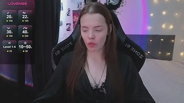 Luna Navy online show from February 28, 2026, 6:14 am