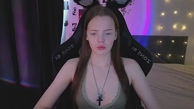 Luna Navy online show from March 25, 2026, 6:08 am