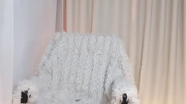 Vessi-babe online show from December 14, 2025, 1:16 pm