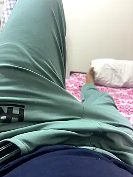 Snapshot of bigbulllaksh chatting on October 8, 2025, 5:32 pm bigbulllaksh online show from October 8, 2025, 5:32 pm