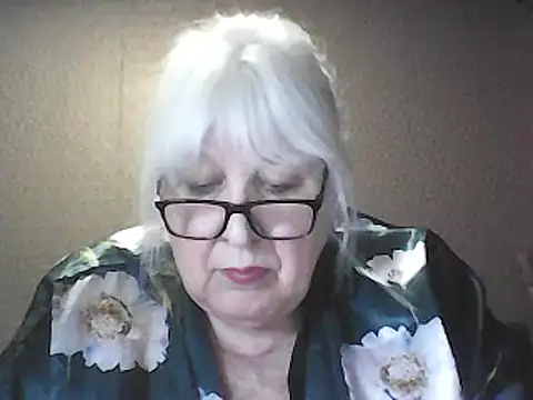 Alexia64231 online show from April 4, 2026, 5:32 pm