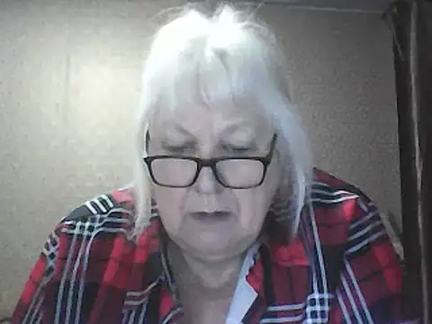 Alexia64231 online show from April 14, 2026, 2:50 am