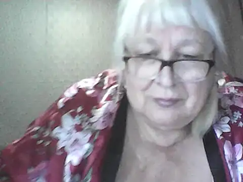 Snapshot of Alexia64231 chatting on June 1, 2026, 12:51 pm Alexia64231 online show from June 1, 2026, 12:51 pm