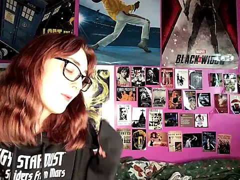 Snapshot of ivysplayhouse chatting on October 25, 2025, 4:35 pm ivysplayhouse online show from October 25, 2025, 4:35 pm