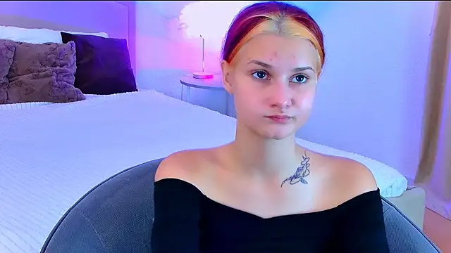 Snapshot of NightOpal chatting on October 12, 2025, 2:38 pm NightOpal online show from October 12, 2025, 2:38 pm