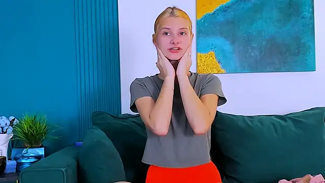 Snapshot of NightOpal chatting on October 24, 2025, 4:14 pm NightOpal online show from October 24, 2025, 4:14 pm