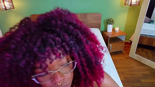 Snapshot of Chocolatte_dreams chatting on October 10, 2025, 1:54 pm Chocolatte dreams online show from October 10, 2025, 1:54 pm