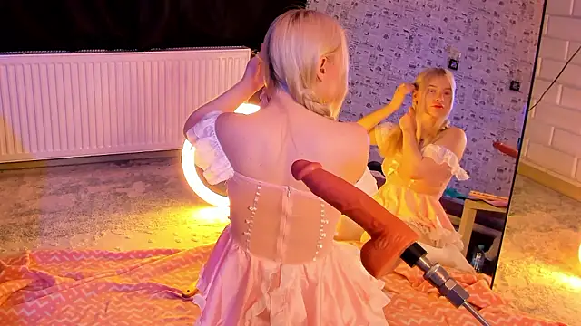 Lillie Berry online show from February 22, 2026, 5:08 am