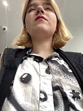 Snapshot of Cherry___Blossom chatting on September 17, 2025, 10:06 am Cherry   Blossom online show from September 17, 2025, 10:06 am