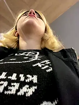 Snapshot of Cherry___Blossom chatting on September 19, 2025, 10:05 am Cherry   Blossom online show from September 19, 2025, 10:05 am