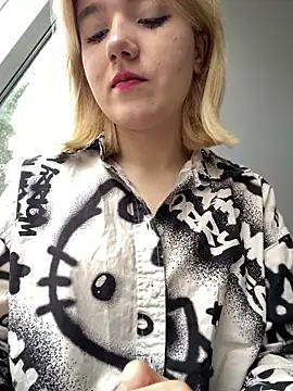 Snapshot of Cherry___Blossom chatting on September 22, 2025, 10:28 am Cherry   Blossom online show from September 22, 2025, 10:28 am