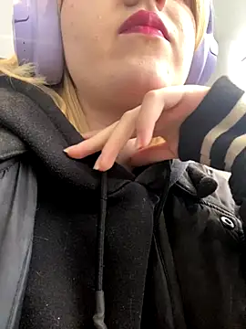 Snapshot of Cherry___Blossom chatting on October 2, 2025, 11:06 am Cherry   Blossom online show from October 2, 2025, 11:06 am