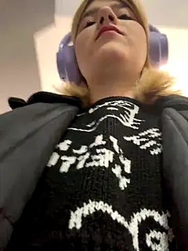 Snapshot of Cherry___Blossom chatting on October 3, 2025, 11:18 am Cherry   Blossom online show from October 3, 2025, 11:18 am