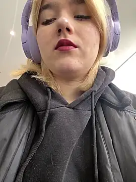 Snapshot of Cherry___Blossom chatting on October 6, 2025, 10:12 am Cherry   Blossom online show from October 6, 2025, 10:12 am