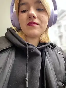 Snapshot of Cherry___Blossom chatting on October 10, 2025, 11:20 am Cherry   Blossom online show from October 10, 2025, 11:20 am