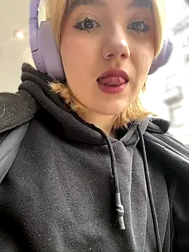 Snapshot of Cherry___Blossom chatting on October 13, 2025, 9:09 am Cherry   Blossom online show from October 13, 2025, 9:09 am