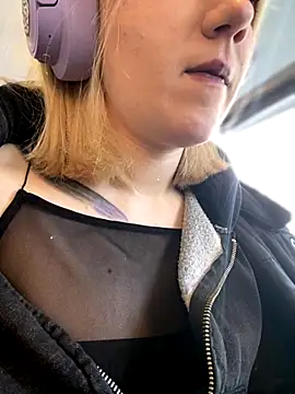 Snapshot of Cherry___Blossom chatting on October 17, 2025, 11:02 am Cherry   Blossom online show from October 17, 2025, 11:02 am