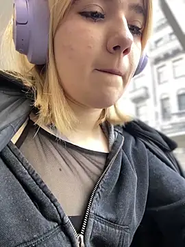 Snapshot of Cherry___Blossom chatting on October 18, 2025, 10:05 am Cherry   Blossom online show from October 18, 2025, 10:05 am