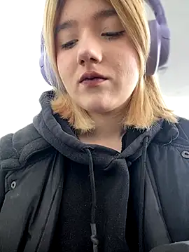 Snapshot of Cherry___Blossom chatting on October 21, 2025, 9:21 am Cherry   Blossom online show from October 21, 2025, 9:21 am