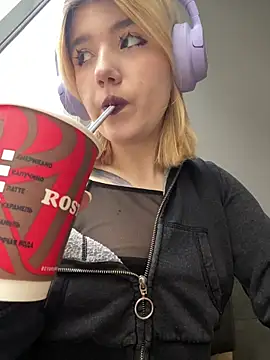 Snapshot of Cherry___Blossom chatting on October 25, 2025, 11:07 am Cherry   Blossom online show from October 25, 2025, 11:07 am