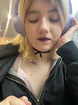 Snapshot of Cherry___Blossom chatting on October 26, 2025, 11:16 am Cherry   Blossom online show from October 26, 2025, 11:16 am