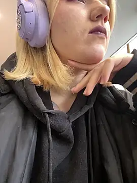 Snapshot of Cherry___Blossom chatting on October 27, 2025, 11:03 am Cherry   Blossom online show from October 27, 2025, 11:03 am