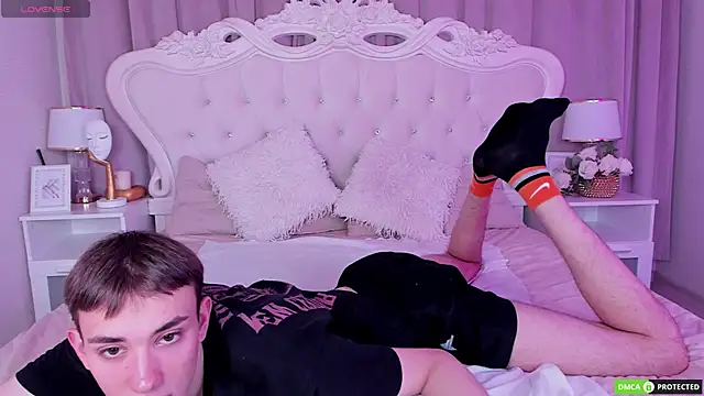 FelixCurtis online show from September 10, 2025, 2:06 pm