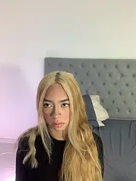 lily Bliss online show from September 12, 2025, 10:54 pm