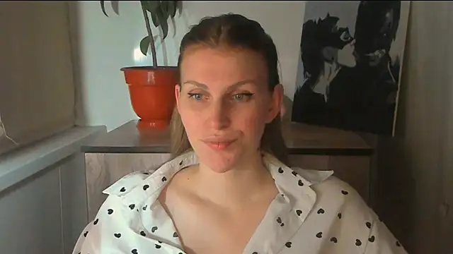 JuliaMuuun online show from March 31, 2026, 8:53 pm