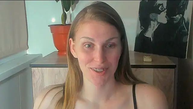 JuliaMuuun online show from April 16, 2026, 9:15 pm