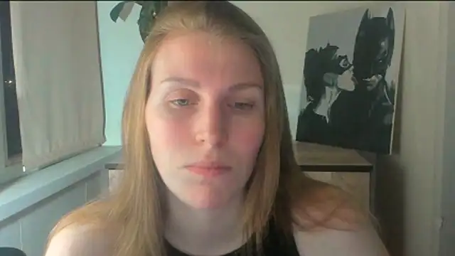 JuliaMuuun online show from April 17, 2026, 10:24 pm
