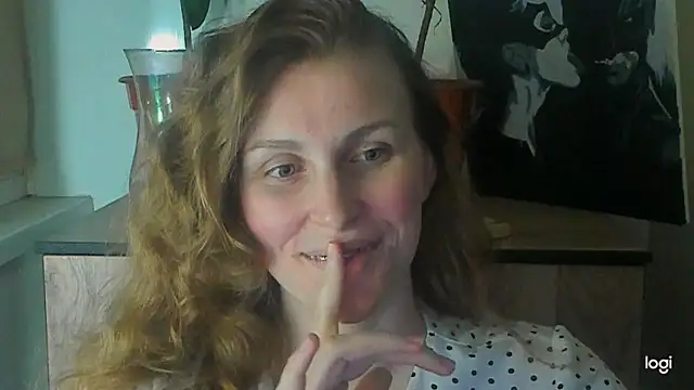 Snapshot of JuliaMuuun chatting on May 19, 2026, 8:48 pm JuliaMuuun online show from May 19, 2026, 8:48 pm