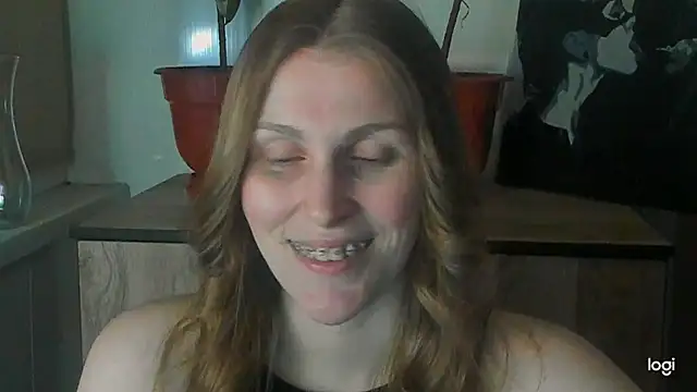 Snapshot of JuliaMuuun chatting on May 27, 2026, 7:11 pm JuliaMuuun online show from May 27, 2026, 7:11 pm