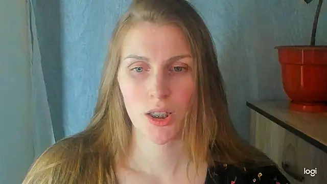 Snapshot of JuliaMuuun chatting on May 30, 2026, 7:44 pm JuliaMuuun online show from May 30, 2026, 7:44 pm