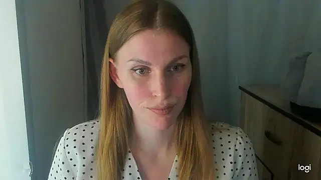 Snapshot of JuliaMuuun chatting on June 7, 2026, 8:01 pm JuliaMuuun online show from June 7, 2026, 8:01 pm